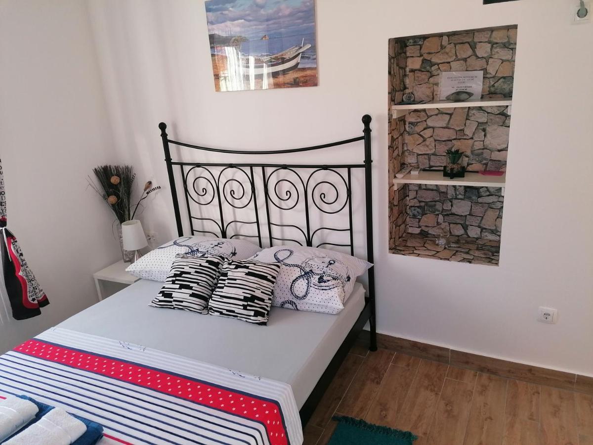 Apartamento Stone House Slatine Exterior foto