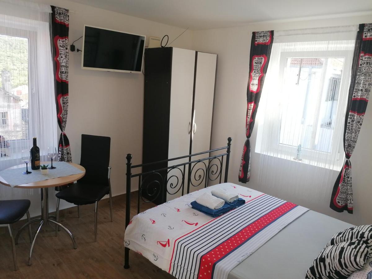 Apartamento Stone House Slatine Exterior foto