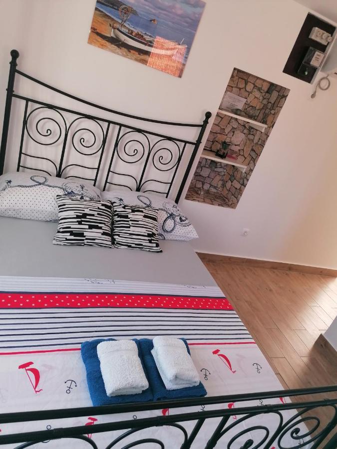 Apartamento Stone House Slatine Exterior foto
