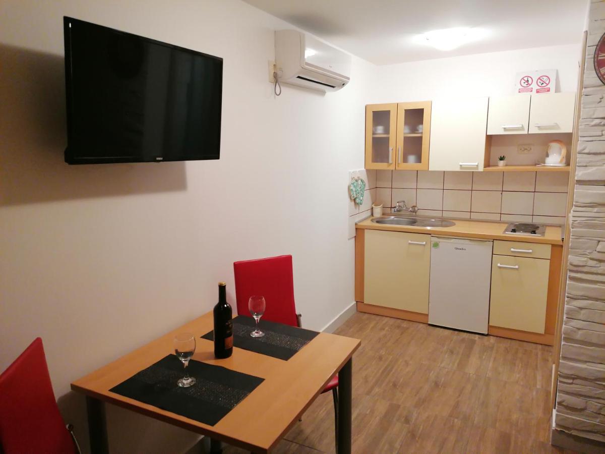 Apartamento Stone House Slatine Exterior foto