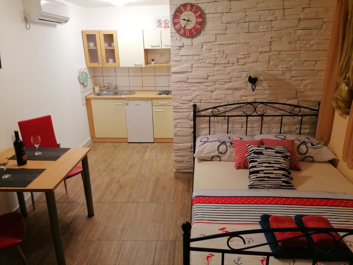 Apartamento Stone House Slatine Exterior foto