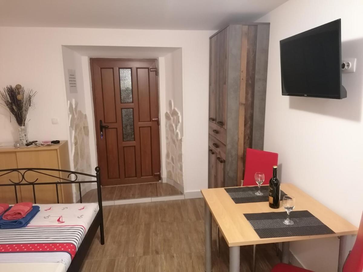 Apartamento Stone House Slatine Exterior foto
